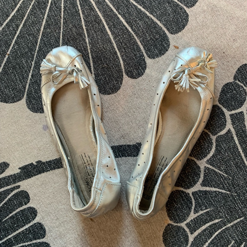 Toms silver shoes size 10 shiny ballet flats some wear